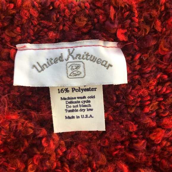 Cozy shawl, perfect for Christmas time. - Picture 2 of 5